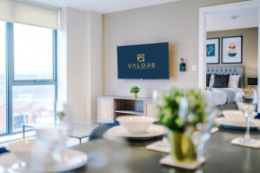 Stunning Top-Floor 2BR Free Parking & Stylish Stay